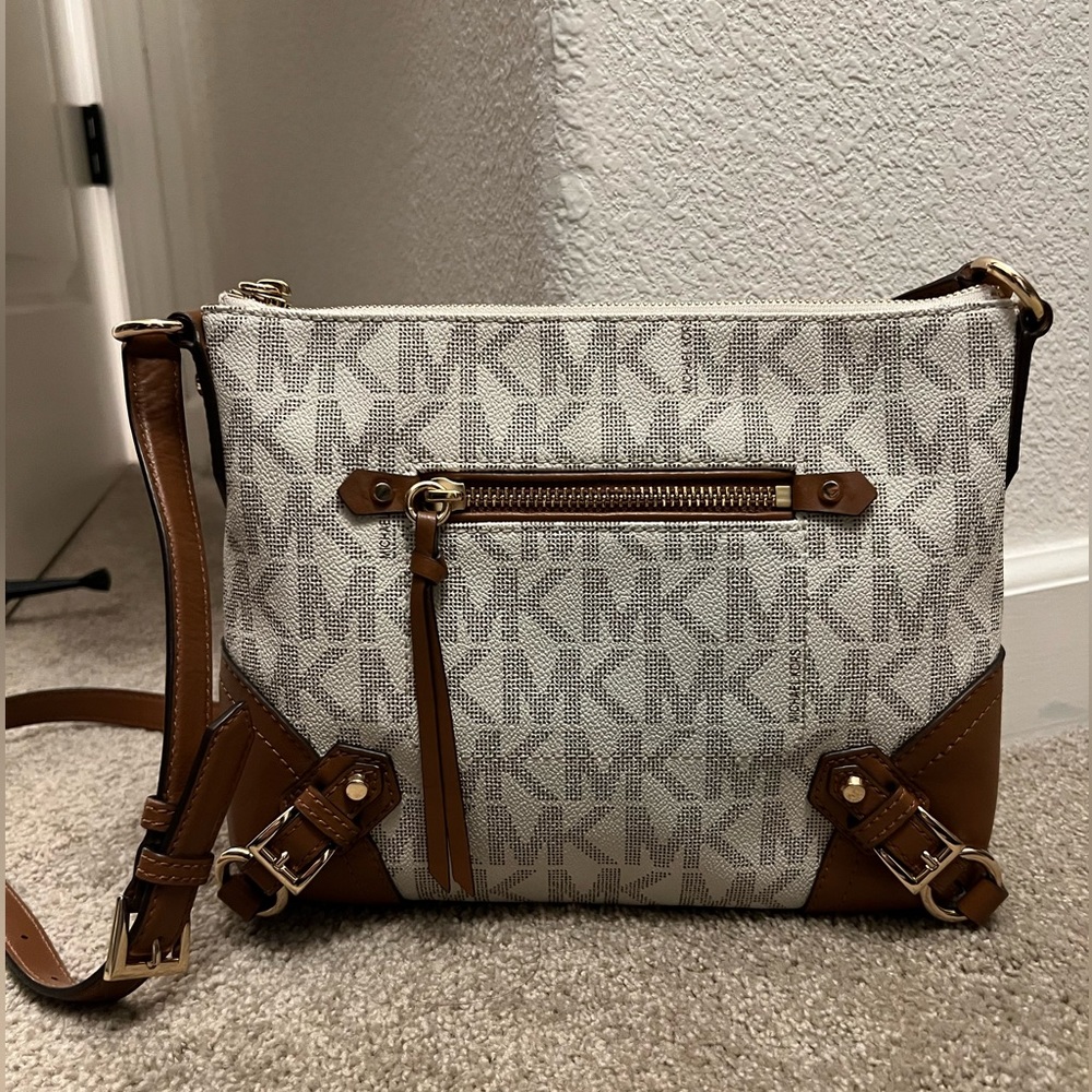 MICHAEL KORS SIGNATURE VANILLA CROSSBODY TRAVEL MESSENGER